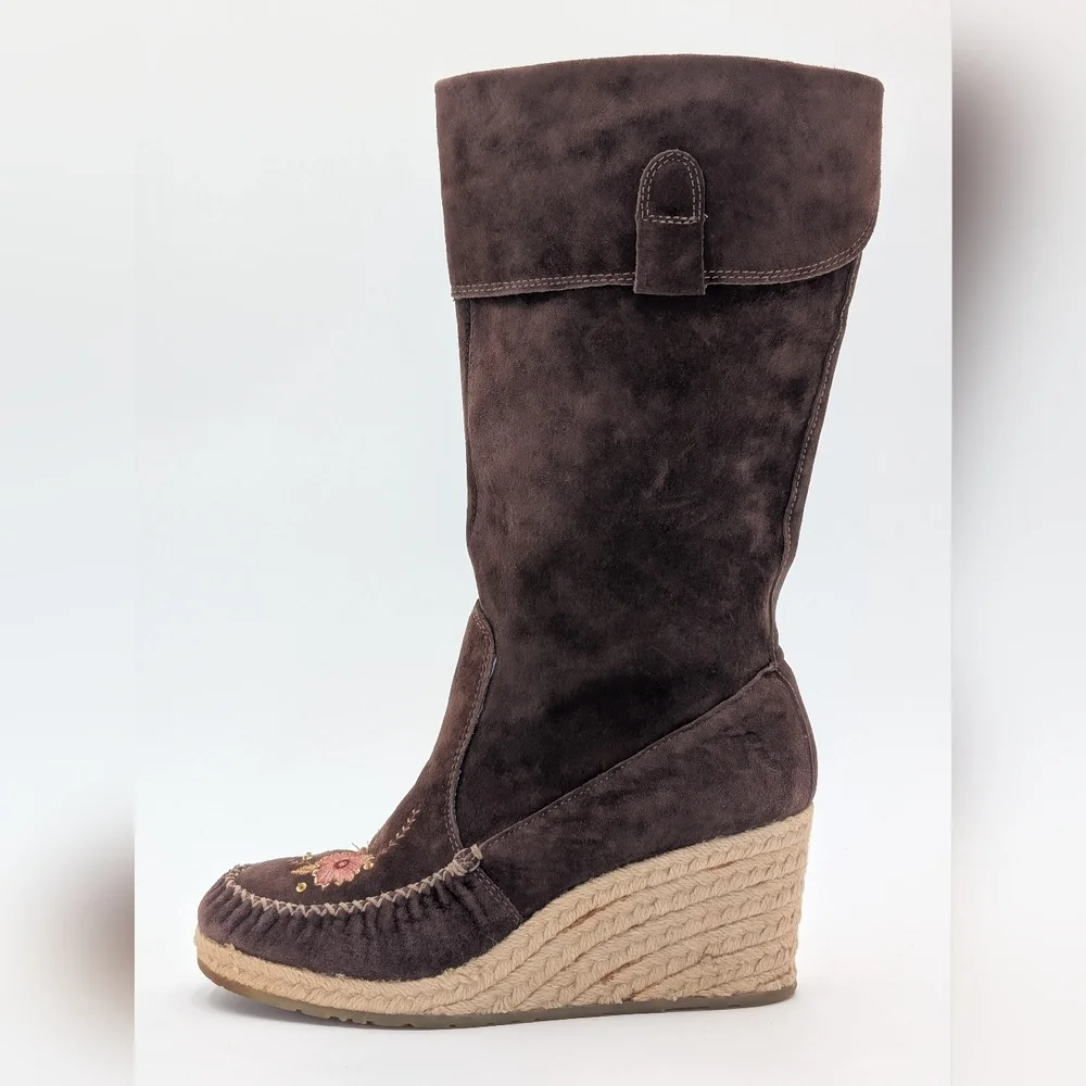 NWOT Report Ataani Size 8.5 Brown Suede Floral Embroidered Wedge Boots Mock Toe